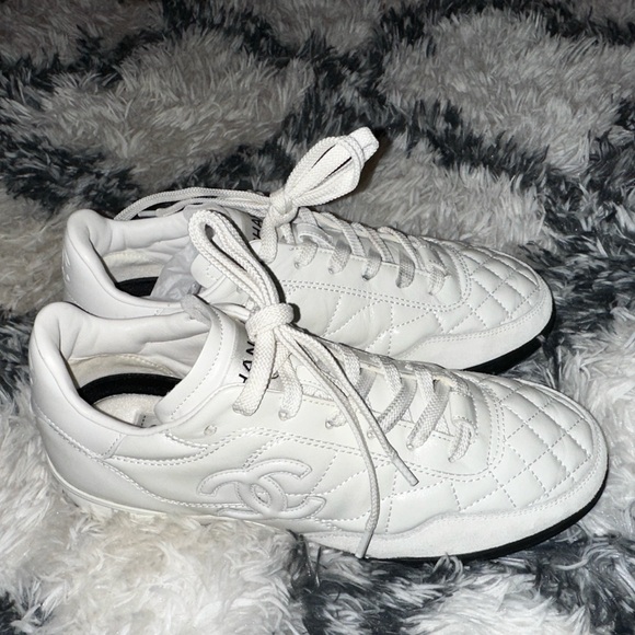 Like New Authentic CHANEL CC White Calfskin Quilted Lace-Up Sneaker Size 37 - Picture 2 of 16